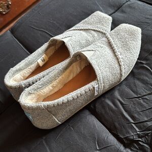 TOMS Women's Gray Sherpa Lined Slip-On Shoes W 9.5